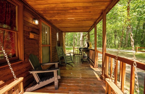 Ansted Cabin | Cabins close to NR Gorge with hot tub & fireplace at best area prices