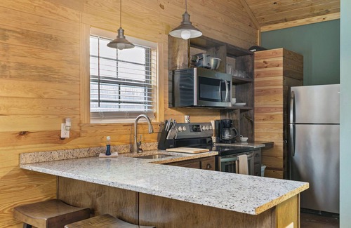 Wilsonville Cabin | Cabins Of Lay Lake at Beeswax Cabin #1