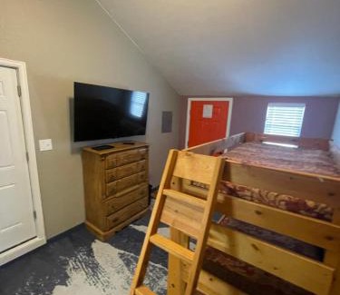 Longmont Hotel | Cabins on Main Longmont