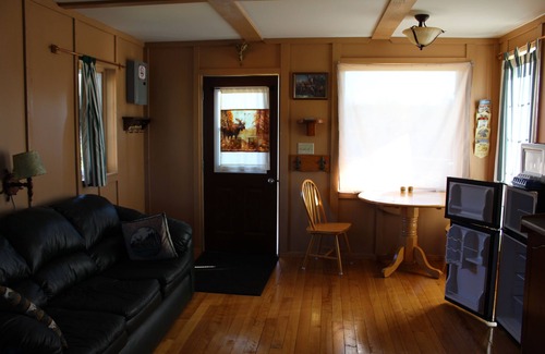 Hastings Highlands Cabin | Cabins on the York - Cabin #4 - Wolf Cabin