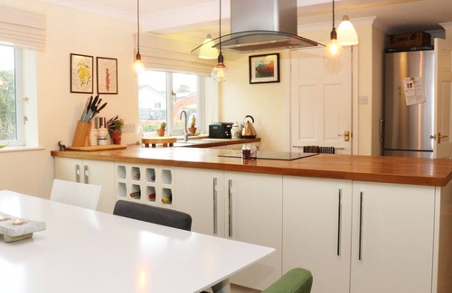 Cemaes Bay Cottage | CABLE HOUSE, pet friendly, luxury holiday cottage in Cemaes Bay