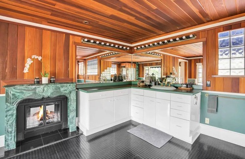 Woodland Hills House | Cactus House by AvantStay | Famous Cactus Compound