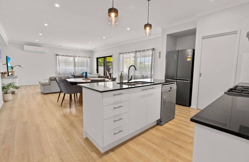 Eagle Point House | Caddie Corner - Relax in the spacious and tastefully decorated living areas