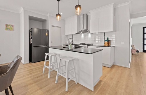 Eagle Point House | Caddie Corner - Relax in the spacious and tastefully decorated living areas