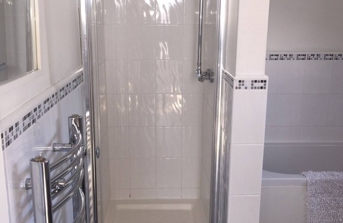 Rhosneigr House | Cae Cloc - Dog friendly house in central location 2 mins walk to beach
