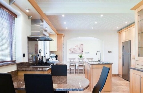 Brynteg Cottage | CAE COCH, pet friendly, with a garden in Benllech