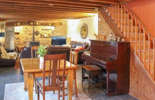 Cwmtirmynach House | Cae Coryn