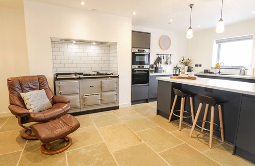 Llanfairpwllgwyngyll House | CAE SAM, family friendly, luxury holiday cottage in Pentraeth