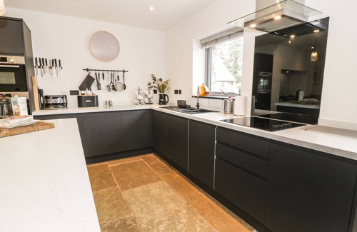Llanfairpwllgwyngyll House | CAE SAM, family friendly, luxury holiday cottage in Pentraeth