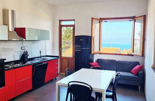 Cuglieri Apartment | Caelia sea view apartment, 3 double rooms with bath inside