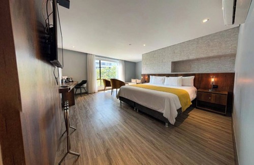 Las Lomas I Hotel | Café Hotel Medellín