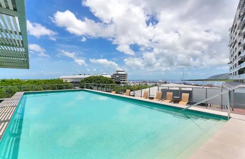 Cairns Apartment | Cairns Marina View Studio Apartment - Pool/Gym
