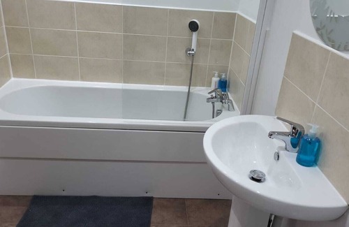 Niddrie Apartment | Cakemuir Detached House,3 Bed,Free Parking,Private Garden-Long Stay Discounts