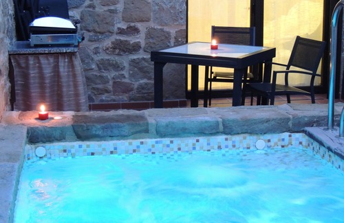 Osso de Sio Cottage | Cal Farris, Jacuzzi, Bed with movement, Tantric Armchair, Pool, .