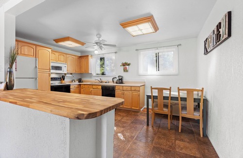 Loveland House | Cal King Bed, Sleeps 4, Centrally Located