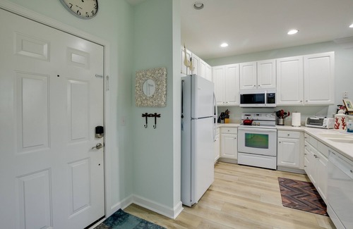Calabash Condo | Calabash Condo w/Patio + Golf Course Views!