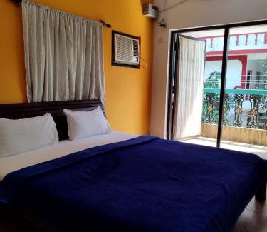 Gauravaddo House | Calangute beach rocks