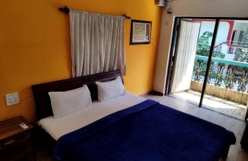 Gauravaddo House | Calangute beach rocks