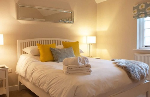 Montgomery House | Calcot Farmhouse in Montgomery