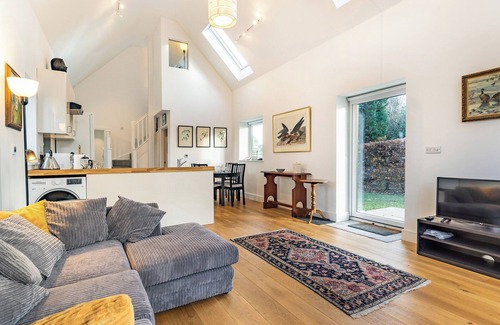 Battle Cottage | Caldbec House Stables - UK36599