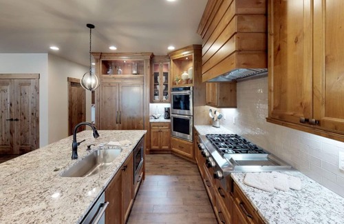 Sunriver House | Caldera Springs Escape with Hot Tub, BBQ & Game Room