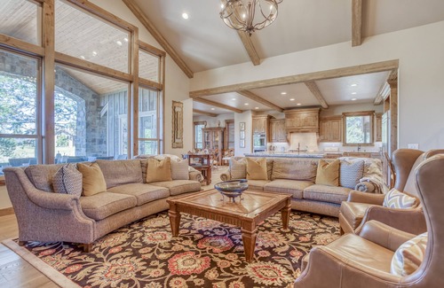 Sunriver House | Caldera Springs Maison du Poulet - Meredith Lodging, Golf Links, Hot Tub!