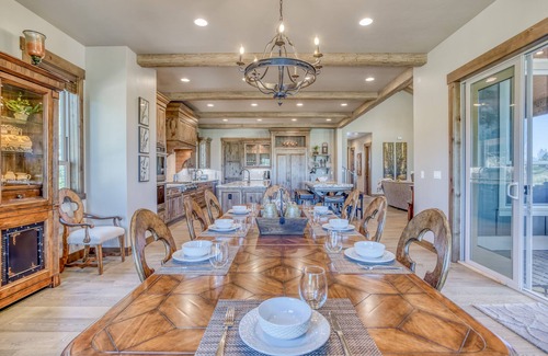 Sunriver House | Caldera Springs Maison du Poulet - Meredith Lodging, Golf Links, Hot Tub!