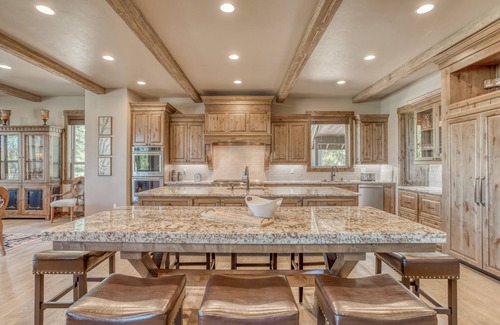 Sunriver House | Caldera Springs Maison du Poulet - Meredith Lodging, Golf Links, Hot Tub!