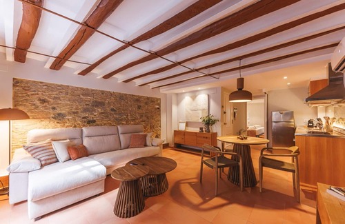 Barri Vell Apartment | Calderers Cavall - Holiday Apartment Rental Girona | Bravissimo