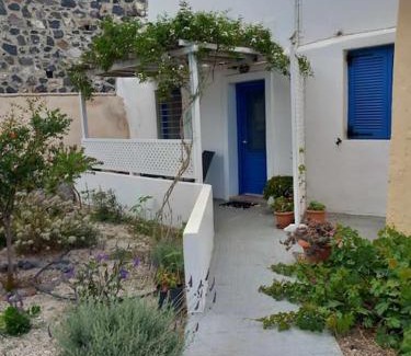 Fira Apartment | Calderimi, a cosy,warm and renovated house in Fira