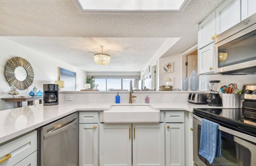 Indian Shores Condo | Cali-Coastal Luxe Oceanfront Condo at Beach Palms