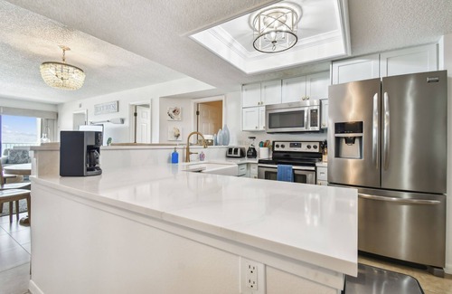 Indian Shores Condo | Cali-Coastal Luxe Oceanfront Condo at Beach Palms