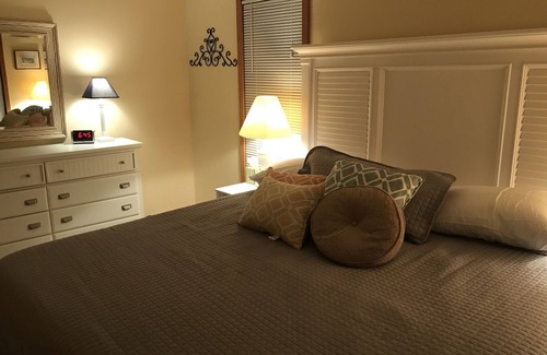Bellaire Condo | Cali King 2 room with fireplace sleeps 5(4 adults) with sunset lake views!
