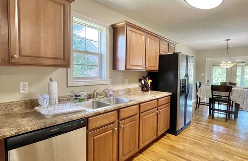 Nicholasville House | Cali king beds. Best of Nicholasville! Koi pond relaxing backyard. 3 bed 2 bath