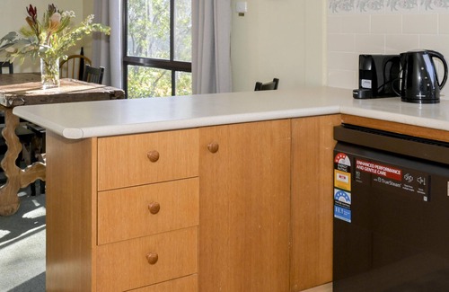 Pokolbin Cabin | Callistemon Cabin 2 - 2 bedroom with 1 x queen and 1 King or 2 king singles + sofa bed