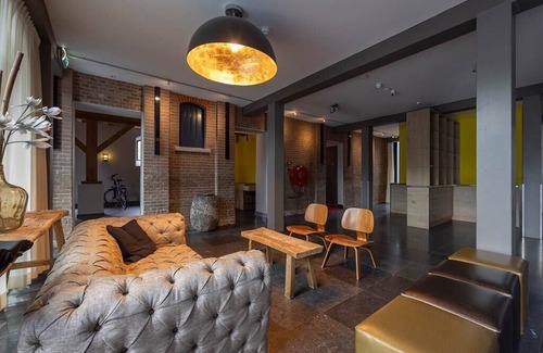 Coevorden Hotel | Calm and Quiet Estate Room Near WILDLANDS Adventure Zoo Emmen