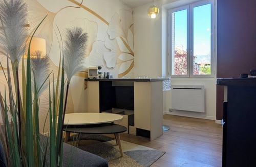 Quartier Chorier-Berriat Apartment | Calm, serenity and light