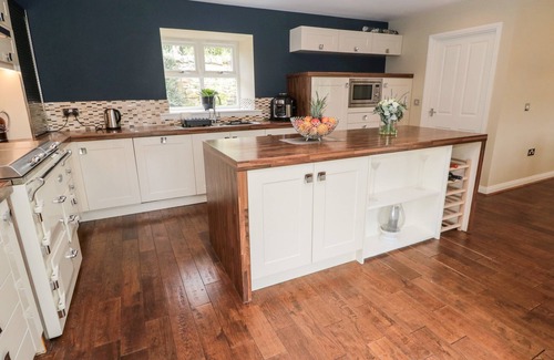 Berwick-upon-Tweed Cottage | CALM SKIES, pet friendly, with a garden in Berwick-Upon-Tweed