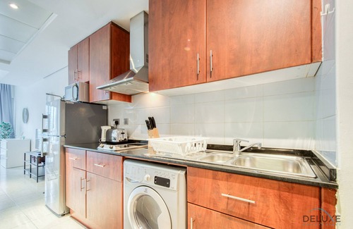 Jumeirah Lake Towers Apartment | Calm Studio at Lake View Tower JLT by Deluxe Holiday Homes