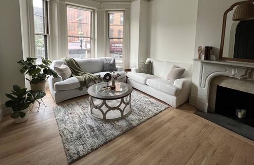 Downtown Hartford Condo | Calming, zen atmosphere space, 5 minute walk from all downtown attractions.