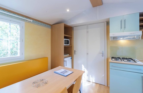 Bouzic House | "Calvi" Mobile Home: Dordogne Vacation, Shared Pool & Mini-Farm near Sarlat