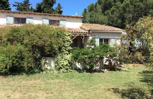 Aigues-Mortes House | Camargue farmhouse 900 meters from the ramparts in the heart of nature. Pets welcome.