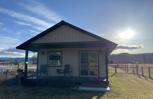 Grantsdale Cottage | Camas Creek Cottage