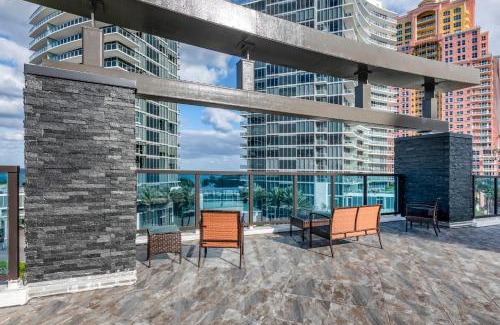 Lauderdale Beach Hotel | Cambria Hotel Fort Lauderdale Beach