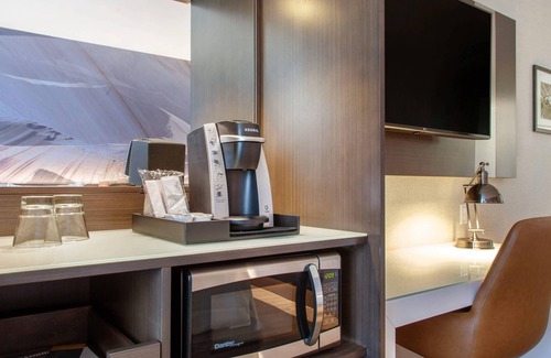 Plymouth Hotel | Cambria Hotel & Suites Plymouth