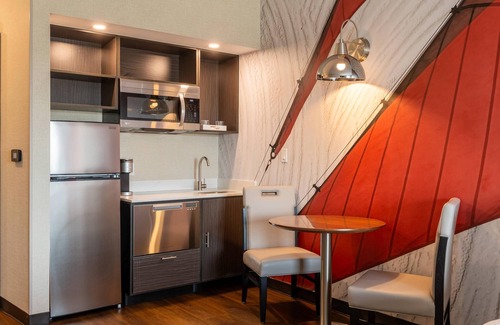 Plymouth Hotel | Cambria Hotel & Suites Plymouth