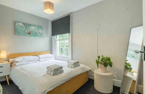 Cambridge Apartment | Cambridge 3 bedroom flat with private parking