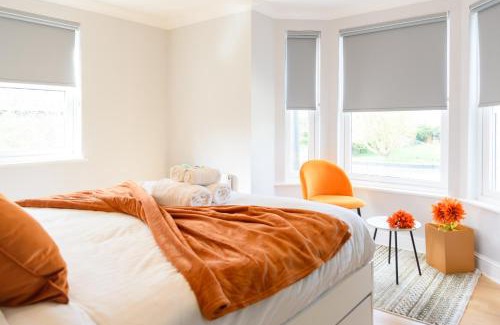 Cambridge House | Cambridge 6-Bedroom Riverside Home with Free Parking