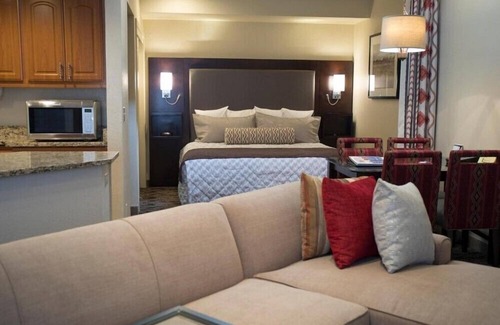 Arcadia Apartment | Camelback Resort Classic Studio with Outdoor Pool Bar