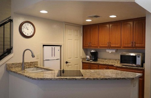 Arcadia Apartment | Camelback Resort Classic Studio with Outdoor Pool Bar